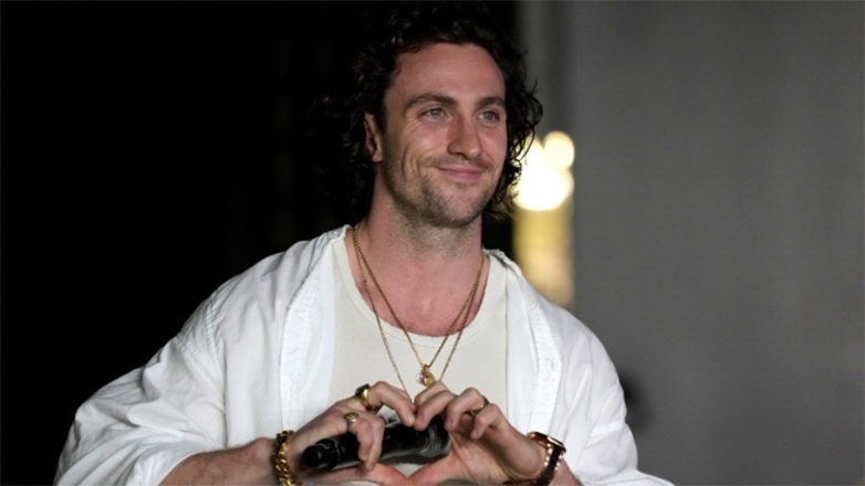 Τζόναθαν Πράις: «Θα γινόταν ένας σπουδαίος Τζέιμς Μποντ, ο Άαρον Τέιλορ Τζόνσον»