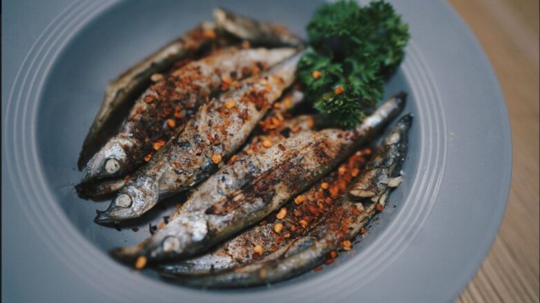 Τα ψάρια εκτροφής σολομού θα πρέπει επίσης να αποτελούν μέρος της διατροφής μας