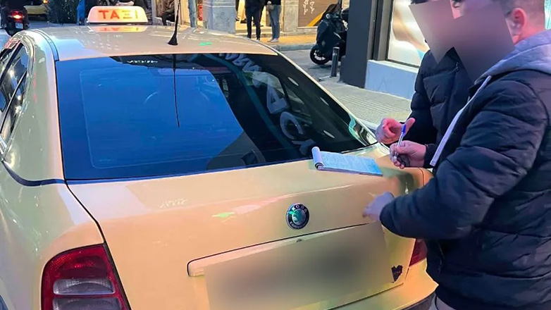 Εικόνες ντροπής μέσα σε ταξί εντόπισε η Τροχαία