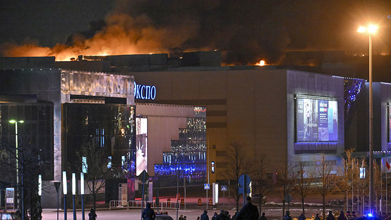 Μόσχα: Εκρήξεις και μεγάλη πυρκαγιά στο δημαρχείο μετά την επίθεση των ενόπλων