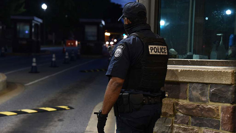 ΗΠΑ: Αποζημίωση 500.000 δολαρίων έλαβε η αστυνομικός που απολύθηκε γιατί έκανε σεξ με συναδέρφους της