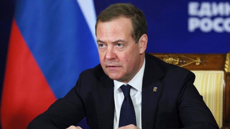 Μεντβέντεφ: «Η Μόσχα θα στοχοποιήσει αυτούς που βρίσκονται πίσω από τους φονικούς πυροβολισμούς, όποιοι κι αν είναι»