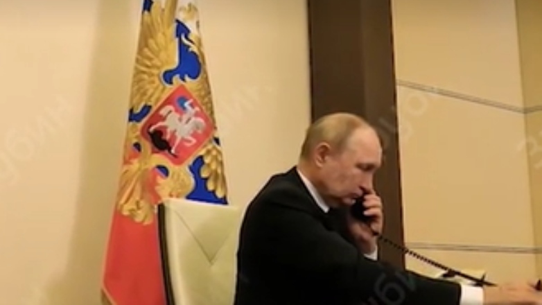 Μόσχα: Βίντεο με τη στιγμή που ενημερώθηκε ο Πούτιν για την τρομοκρατική επίθεση