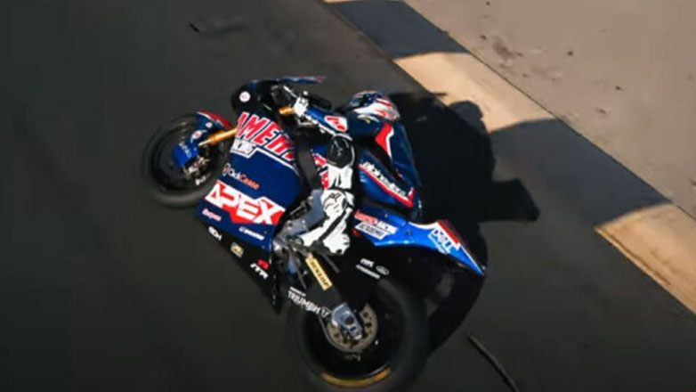 Δεν έχεις ξαναδεί αγώνα με μηχανές έτσι ποτέ!