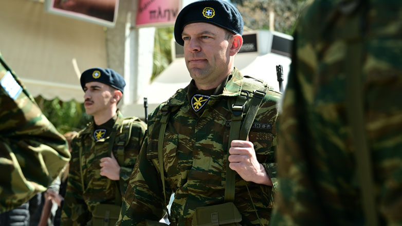 Παρήλασε στη Θήβα για την Εθνική Επέτειο της 25ης Μαρτίου ο νεοσύλλεκτος Στ. Κασσελάκης