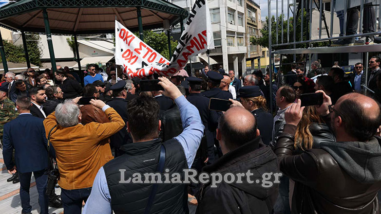 Ένταση μετά το τέλος της παρέλασης στη Λαμία