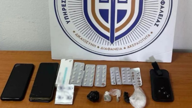 ΕΛΑΣ: Συνελήφθη σωφρονιστικός υπάλληλος για διακίνηση ναρκωτικών σε φυλακές Sofronistikos.ypallilos