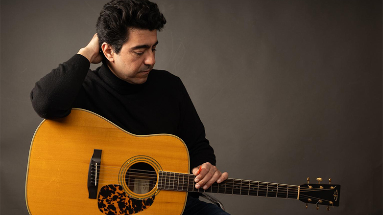 Ο Θοδωρής Καρέλλας στη μουσική σκηνή Ίλιον Plus