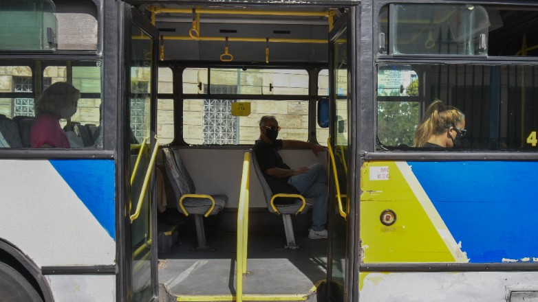 Ελεύθερος ο οδηγός λεωφορείου για απόπειρα βιασμού