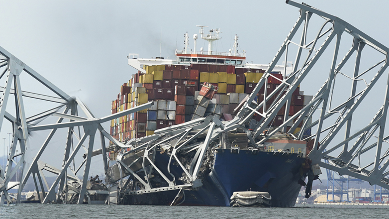 Η κατάρρευση της γέφυρας απειλεί το παγκόσμιο εμπόριο