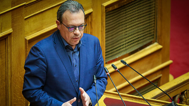 Φάμελλος στην ολομέλεια της Βουλής: Ο κ. Μητσοτάκης είναι που πρέπει να απολογηθεί αύριο