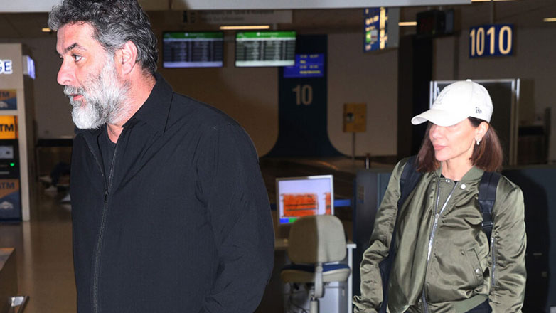 Δέσποινα Βανδή & Βασίλης Μπισμπίκης: Επέστρεψαν στην Ελλάδα μετά το ταξίδι τους στη Ρώμη