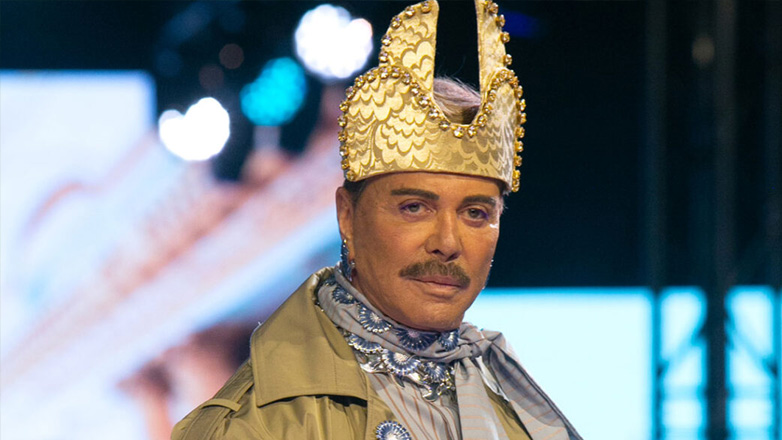 Εντυπωσίασε ο Λάκης Γαβαλάς στην πασαρέλα φορώντας iconic κοσμήματα του oίκου Georg Jensen