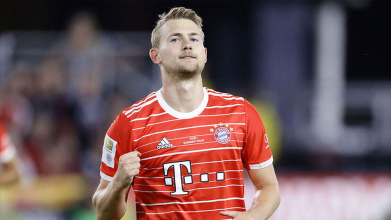 Ο Ντε Λιχτ αποκλείει μεταγραφή του από την Μπάγερν