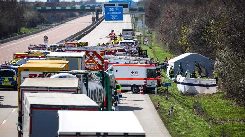 Γερμανία: Πέντε νεκροί και δεκάδες τραυματίες από ανατροπή λεωφορείου σε αυτοκινητόδρομο
