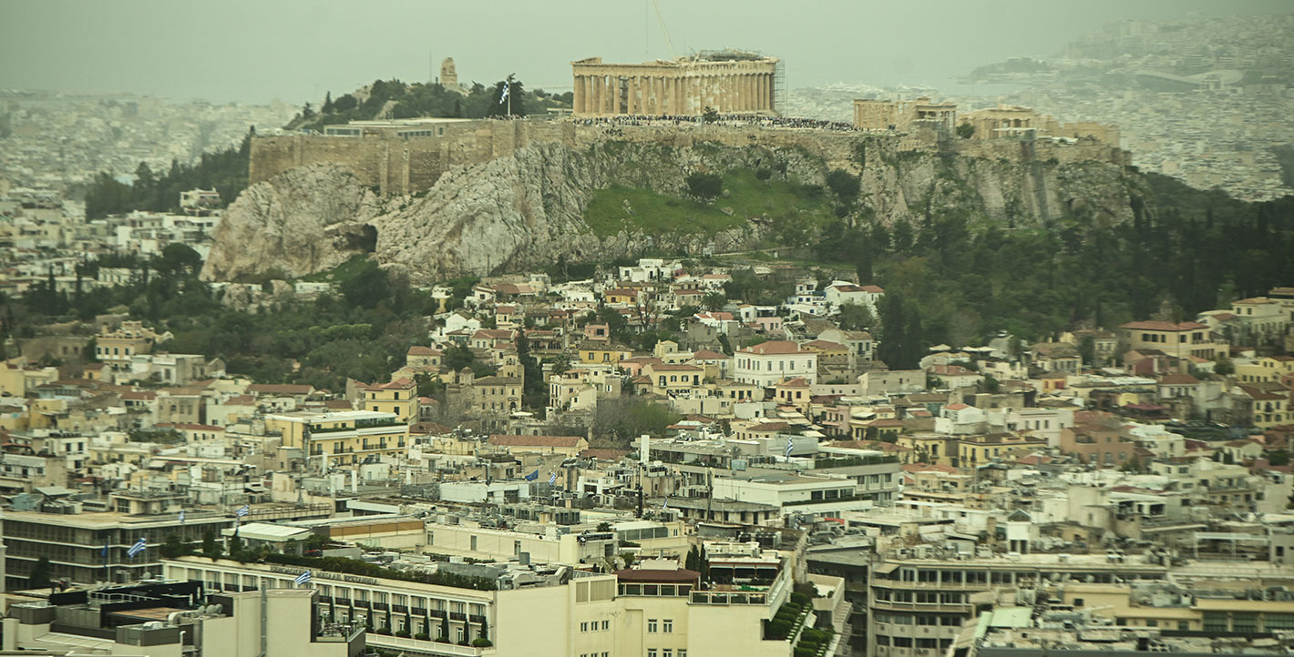 «Πνίγηκε» στη σκόνη η Ακρόπολη