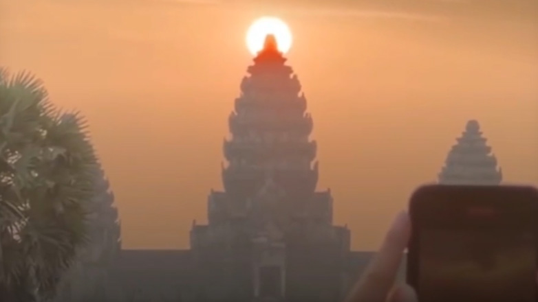 Μοναδικό θέαμα της εαρινής ισημερίας στο Άνγκορ Βατ