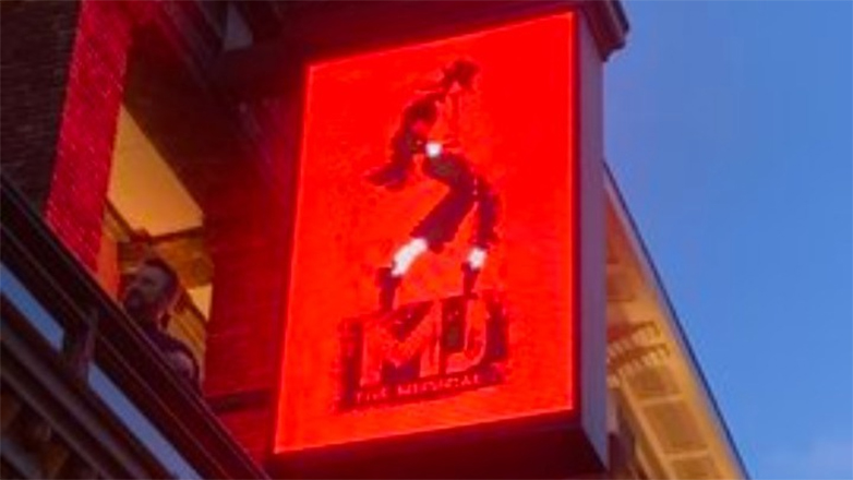 Τα παιδιά του Μάικλ Τζάκσον παρακολούθησαν την πρεμιέρα του «MJ the Musical» στο Λονδίνο Τα παιδιά του Μάικλ Τζάκσον παρακολούθησαν την πρεμιέρα του «MJ the Musical» στο Λονδίνο