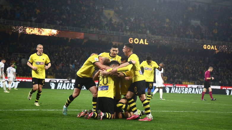 Με επετειακά σημαιάκια για τα 100 χρόνια η ΑΕΚ στο ντέρμπι