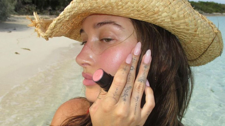 Hailey Bieber: Αποκάλυψε το δερματικό πρόβλημα που αντιμετωπίζει