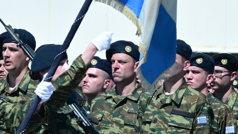 Ορκίστηκε ο Κασσελάκης και επιστρέφει στην Αθήνα για να γιορτάσει τα γενέθλια του