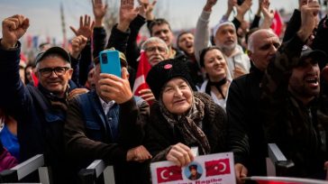 Τουρκία: Με το βλέμμα στην Κωνσταντινούπολη οι δημοτικές εκλογές – H προσευχή του Ερντογάν στην Αγία Σοφία