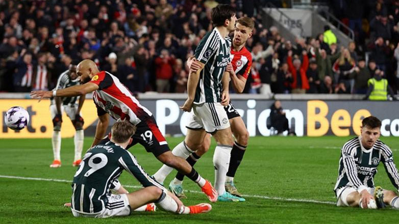 Αγγλία: Φινάλε θρίλερ στο «Κομιούνιτι», Μπρέντφορντ-Γιουνάιτεντ 1-1