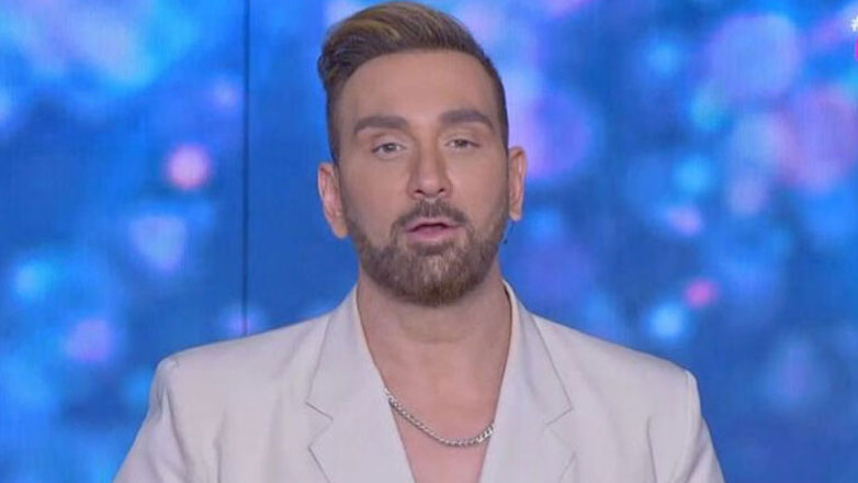 J2US: Η διαφορετική έναρξη του show και η αναφορά του στον Δημήτρη Κόκοτα