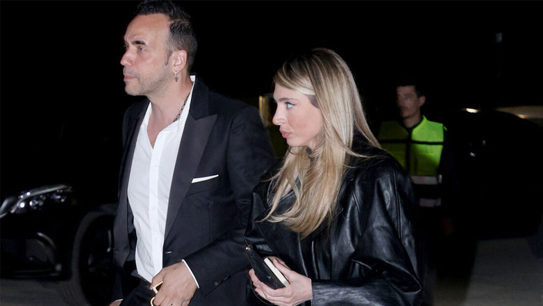 Πάνος Μουζουράκης – Μαριλού Κόζαρη: Σπάνια βραδινή έξοδος για το γνωστό ζευγάρι