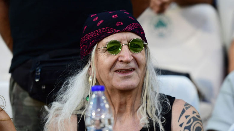 Ξεσπά ο Νίκος Καρβέλας για την εκκλησία: «Το μόνο καλό που έχει κάνει είναι η ενίσχυση της σεξουαλικής διέγερσης»