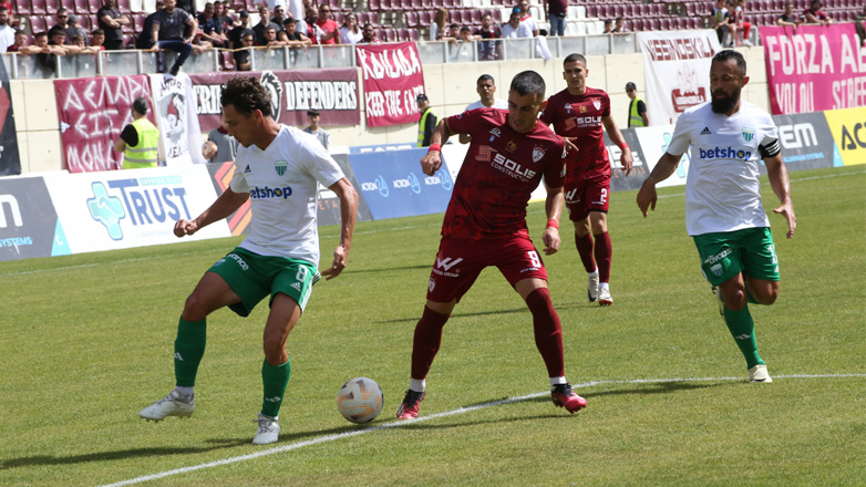 Πλέι οφ Super League 2: Αγκαλιά με την άνοδο ο Λεβαδειακός, ισοφάρισε σε 2-2 την ΑΕΛ με γκολ στo 90+6′!