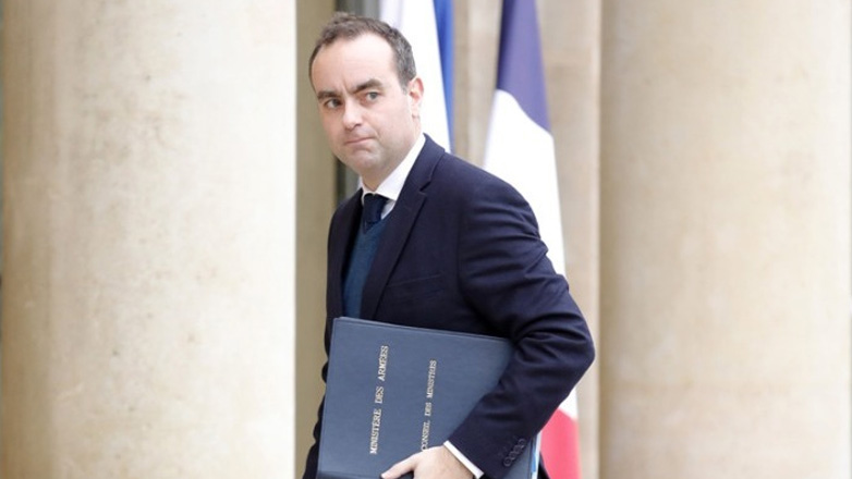 Το Παρίσι διαψεύδει τα περί προθυμίας για «διάλογο» με τη Μόσχα σχετικά με την Ουκρανία