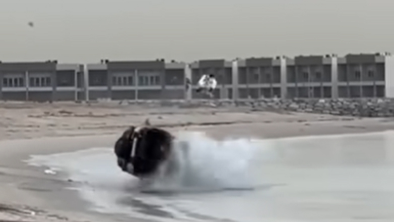 Βίντεο – Σοκ: Ήθελε παιχνίδια στην άμμο και παραλίγο να του κοστίσουν τη ζωή