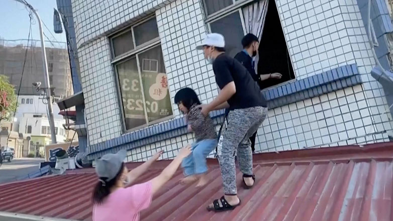 Δραματικές στιγμές για τους κατοίκους στην Ταϊβάν μετά τον σεισμό