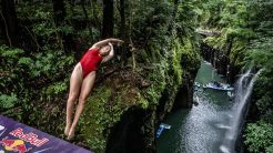 Red Bull Cliff Diving: Έχεις δει βουτιές από τα… 27 μέτρα;
