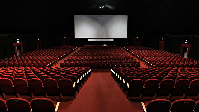 «Το σινεμά στο κέντρο»: Ιστορικοί κινηματογράφοι της Αθήνας προβάλλουν ταινίες που έχουν ταυτιστεί με την πόλη