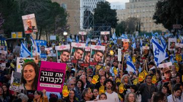 Χιλιάδες Ισραηλινοί συγκεντρώθηκαν στην Ιερουσαλήμ ζητώντας την απελευθέρωση των ομήρων