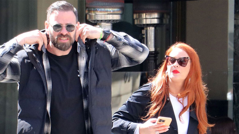 Σίσσυ Χρηστίδου: Σπάνια εμφάνιση με τον αδελφό της στο κέντρο της Αθήνας