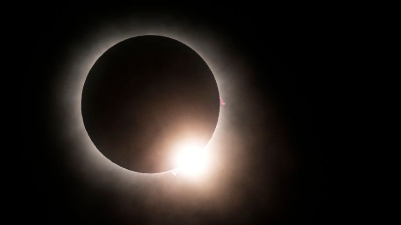 Ολοκληρώθηκε η έκλειψη ηλίου – Δείτε την πορεία του φαινομένου όπως αποτυπώθηκε από την NASA