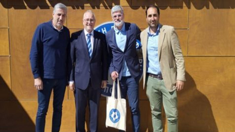 Στα γραφεία της ΕΠΟ ο Ασάνοβιτς