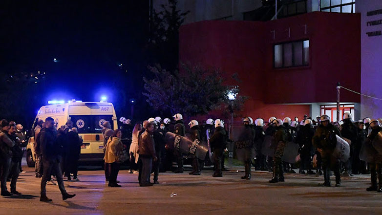 Εκλεισε η δικογραφία για τη δολοφονία του αστυνομικού στο Ρέντη, με κατηγορούμενο μόνο τον 18χρονο για τη φωτοβολίδα