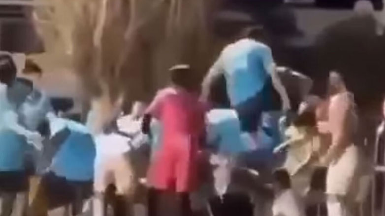 Εναέρια κλωτσιά στο κεφάλι ποδοσφαιριστή σε ματς της Ρόδου!