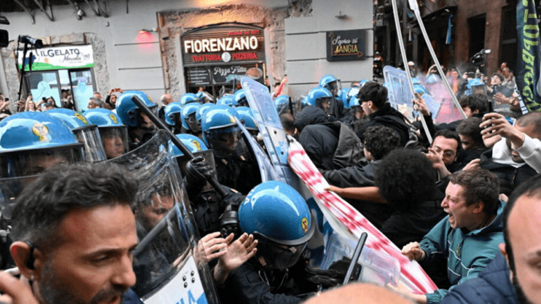 Ιταλία: Συγκρούσεις αστυνομικών με φοιτητές στη Νάπολη