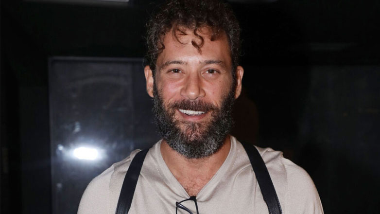 Αντίνοος Αλμπάνης: Αντιδράσεις με το tweet για τη γυναίκα που αρνήθηκε να μπει στο ίδιο ασανσέρ μαζί του