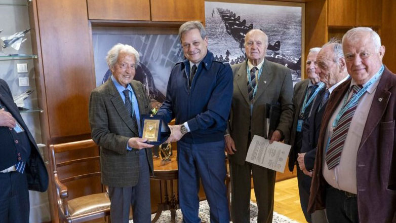 Συνάντηση του αρχηγού ΓΕΑ με βετεράνους της Αεροπορίας