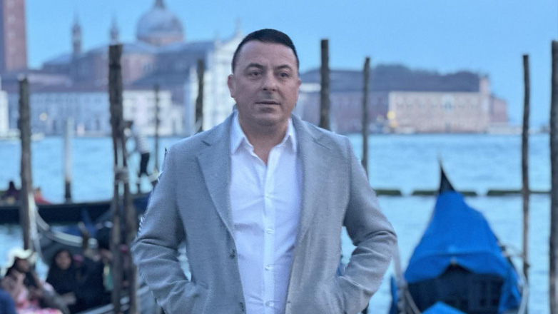 Στη Βενετία ο Μαρίνος Αγαπίου για τις ανάγκες του νέου του video clip