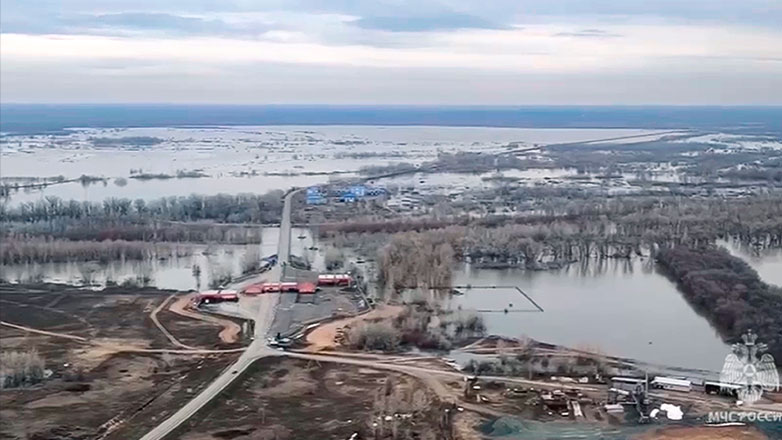 Ρωσία: Κατοικίες πλημμύρισαν καθώς η στάθμη του ποταμού Ουράλη ανέβηκε γρήγορα στο Όρενμπουργκ