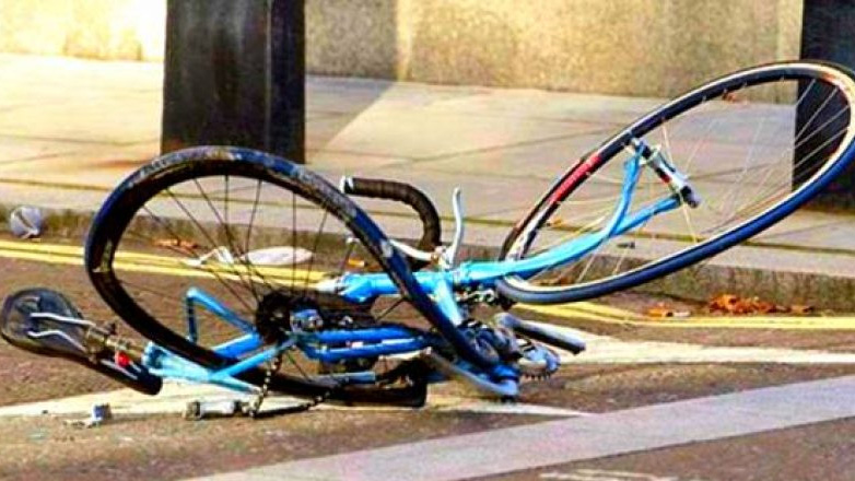 Πάτρα: Παρέσυρε ποδηλάτη και τον εγκατέλειψε