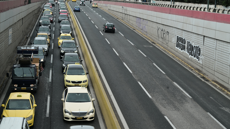 Κίνηση στους δρόμους: Ουρές στον Κηφισό – Καθυστερήσεις στην Αττική Οδό