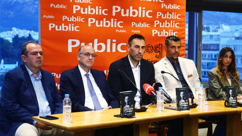 Ο Δήμος Ντικούδης παρουσίασε το βιβλίο του «All Around»